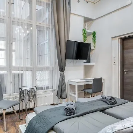 Fashion Street Apartment *